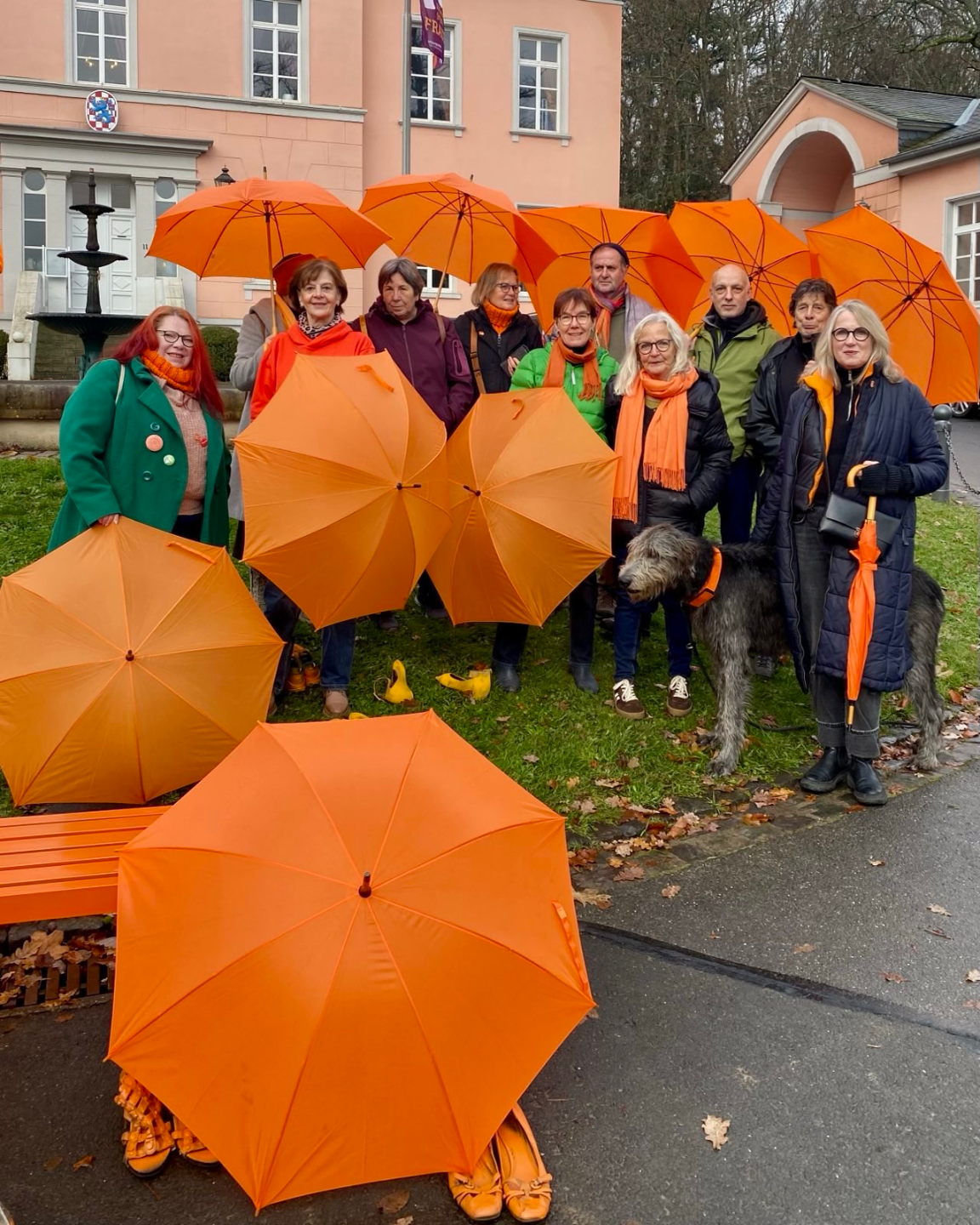 gr-ne-vom-ov-birkenfeld-beim-orange-day-mitglieder-des-ov-birkenfeld